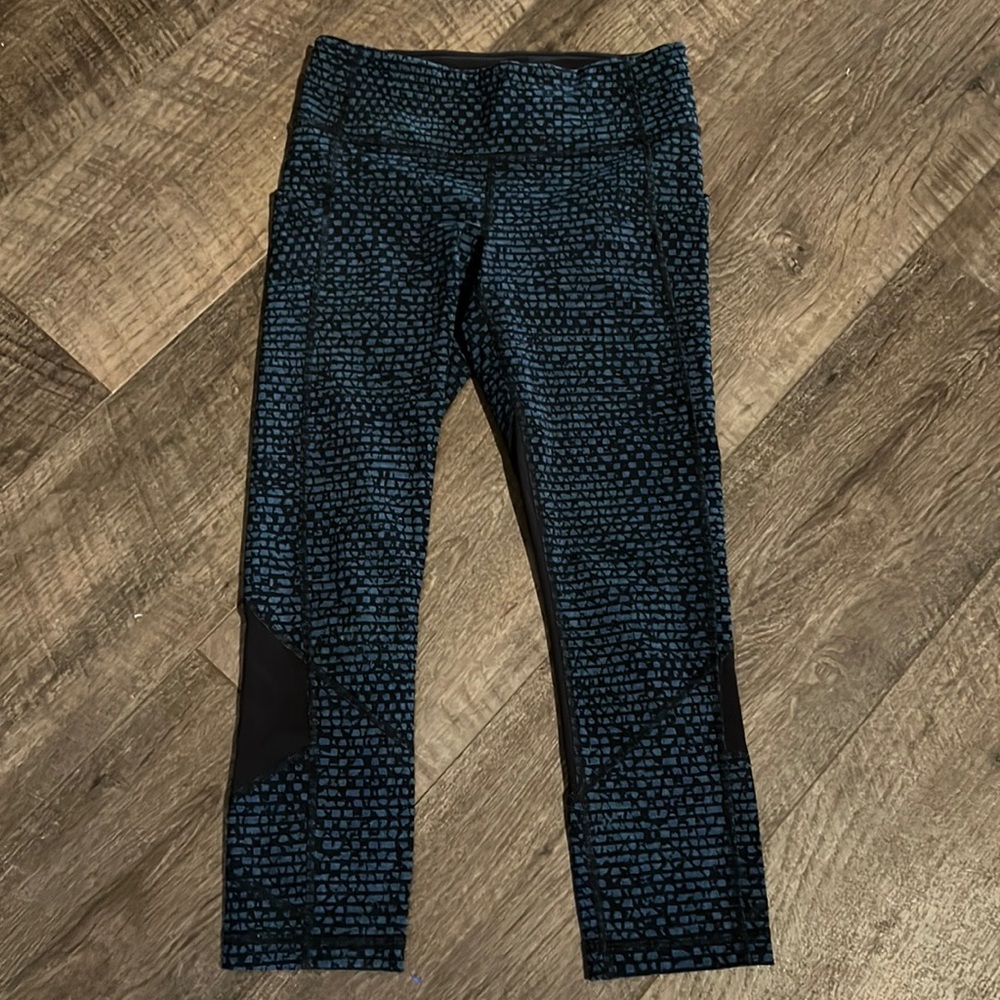 Lulu lemon workout leggings.